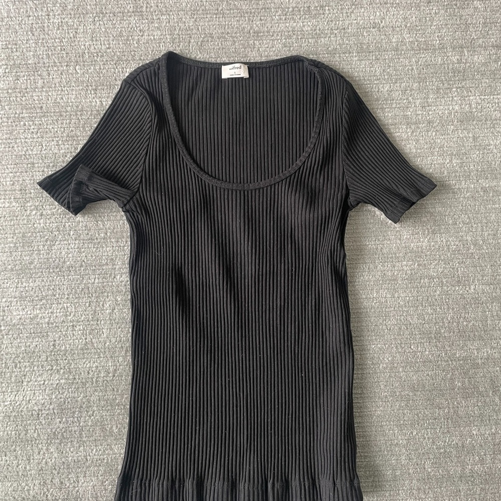 Aritzia Wilfred T Shirt  Women S Black Ribbed Knit Scoop Neck Casual Classic